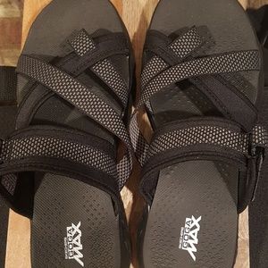 SKECHERS GOGO MAX Sandals